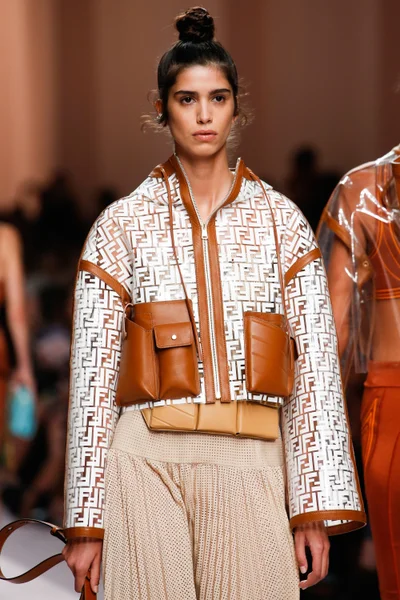 Look 24